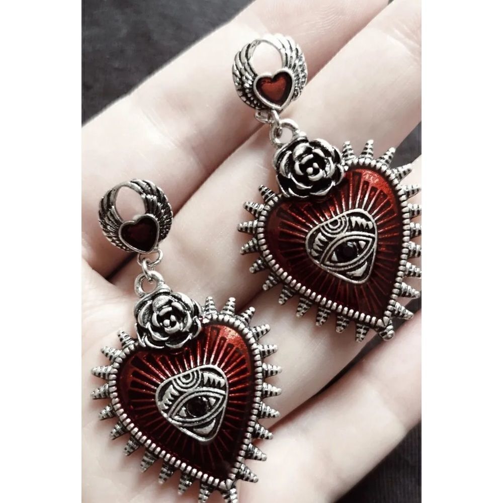 ❤️New Red heart watching eye earrings with wings so much detail amazingly pretty - Picture 2 of 4